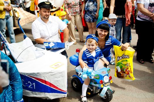 Лето 2013 в столице Сибири было открыто веселым и красочным событием – Парадом колясок!